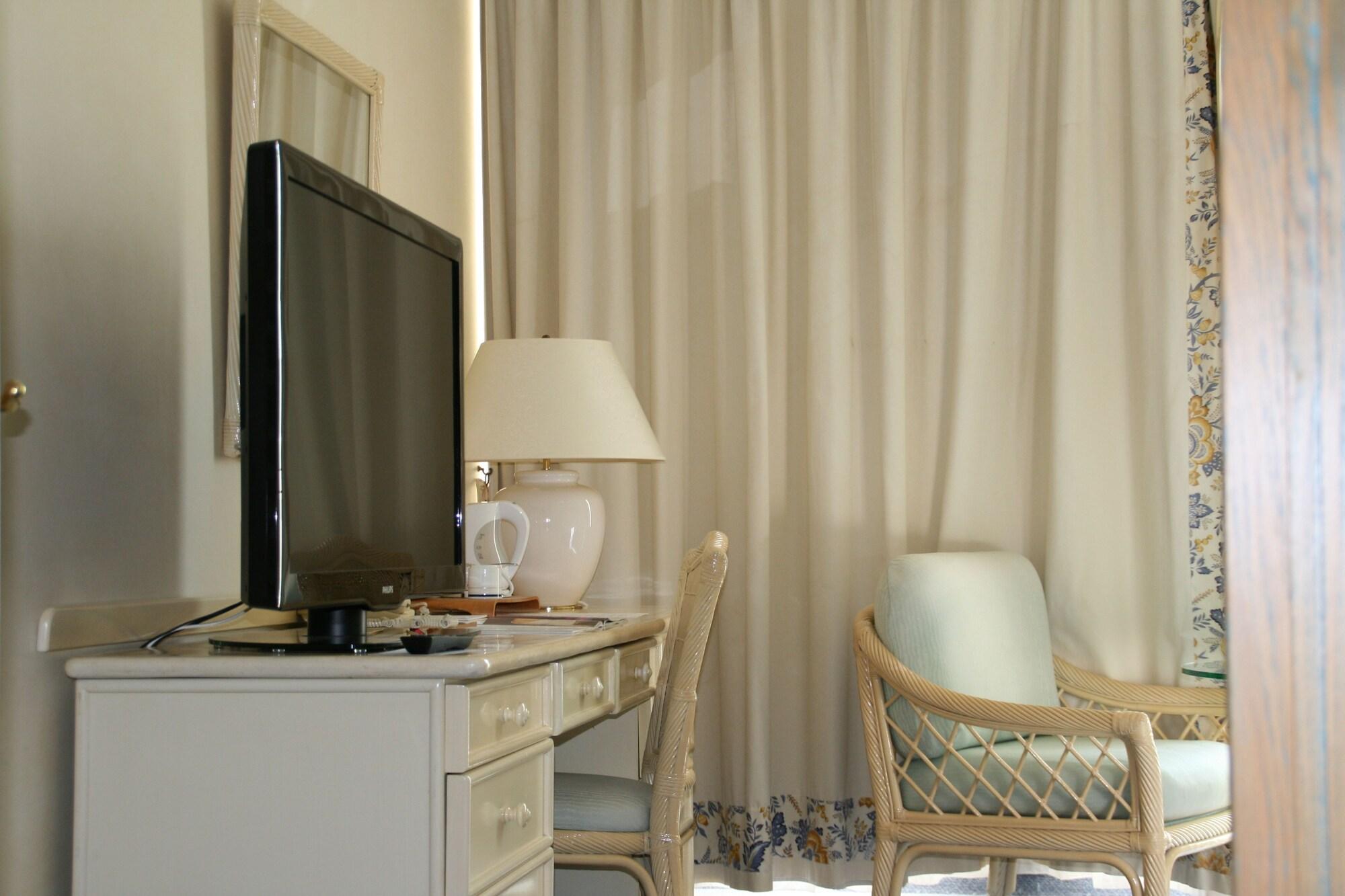 Celestins Spa Thermal & Hotel By Vy Resort Vichy Ngoại thất bức ảnh A television set in a hotel room