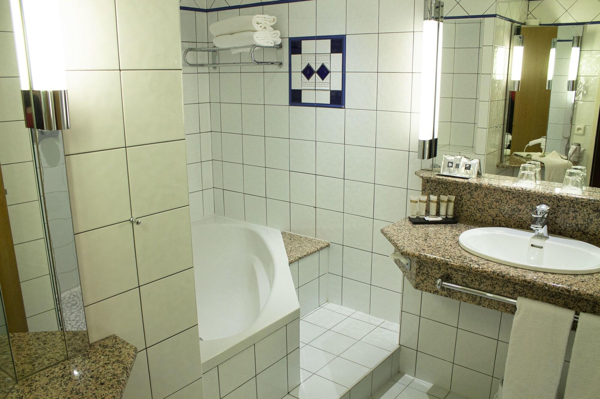 Celestins Spa Thermal & Hotel By Vy Resort Vichy Ngoại thất bức ảnh A modern urinal