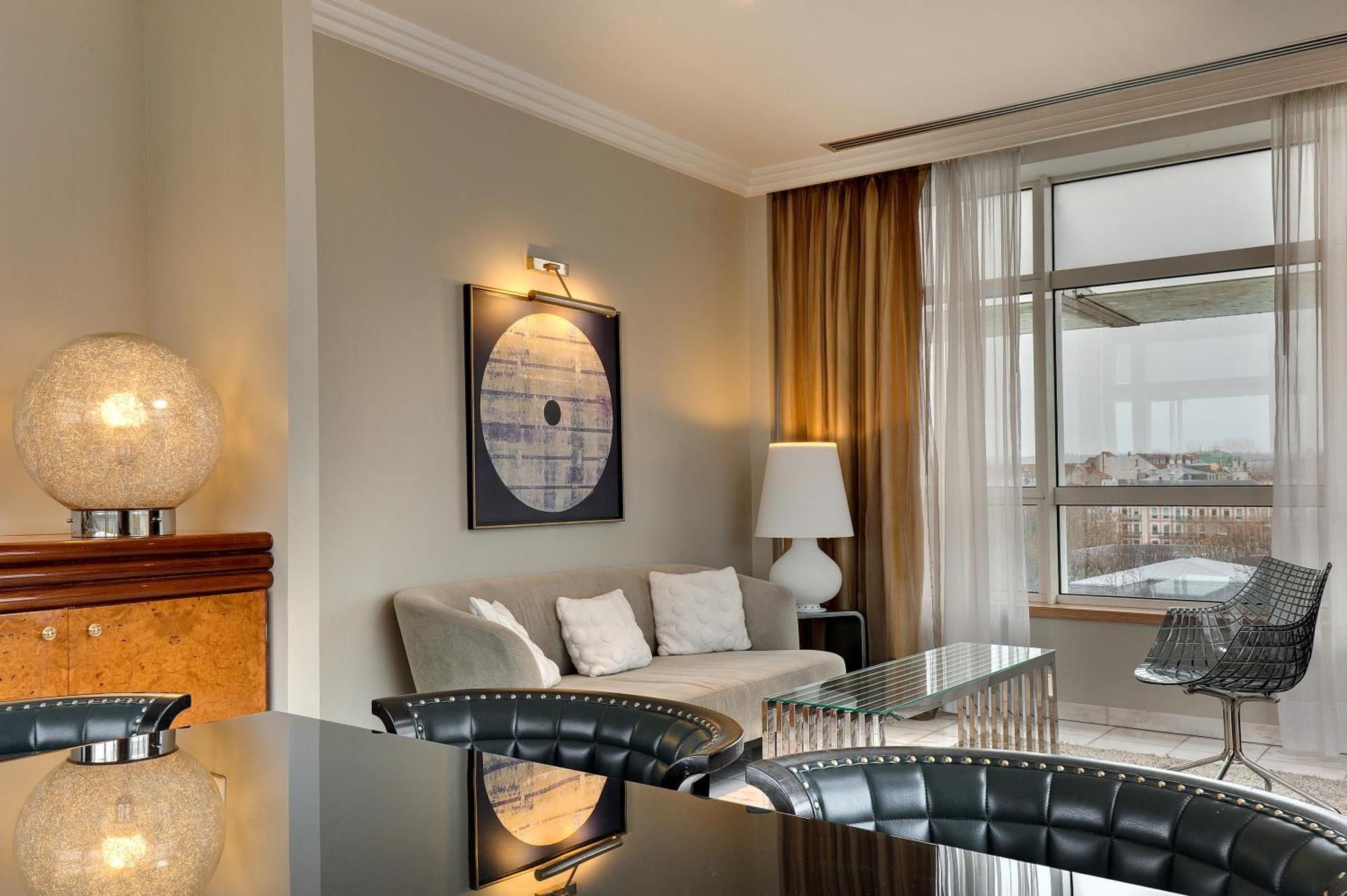 Celestins Spa Thermal & Hotel By Vy Resort Vichy Ngoại thất bức ảnh A suite at the InterContinental
