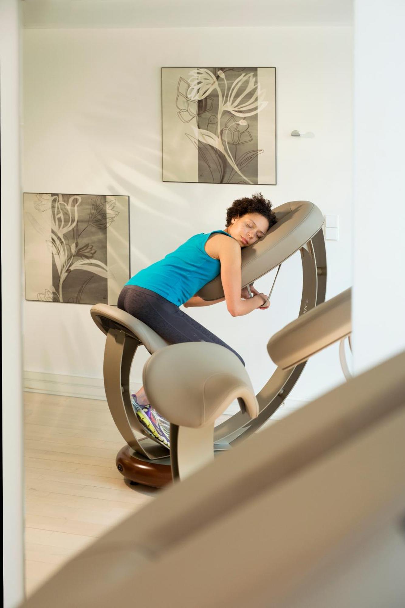 Celestins Spa Thermal & Hotel By Vy Resort Vichy Ngoại thất bức ảnh A woman sleeping on a ball chair