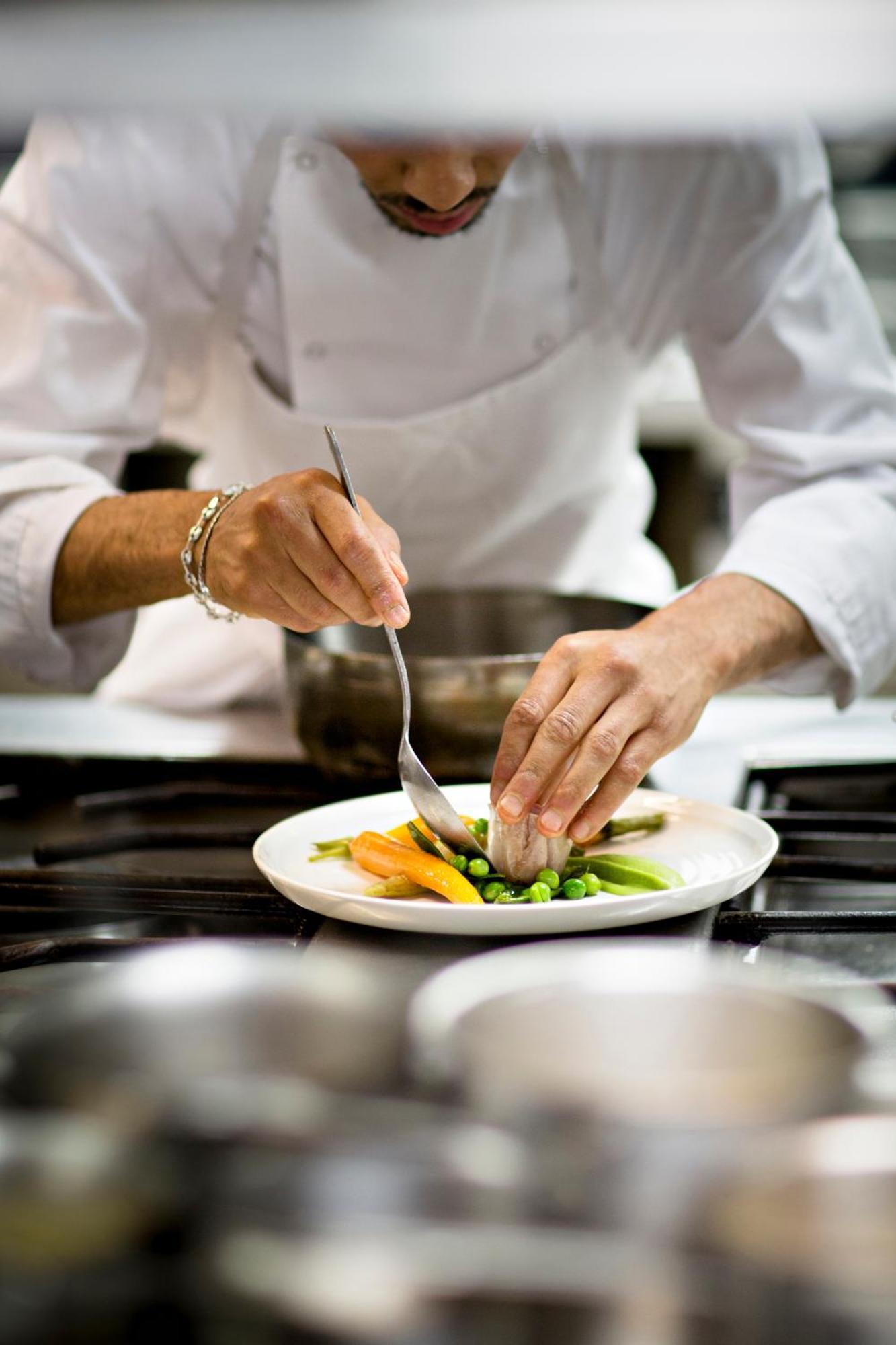Celestins Spa Thermal & Hotel By Vy Resort Vichy Ngoại thất bức ảnh A chef preparing a plate of food