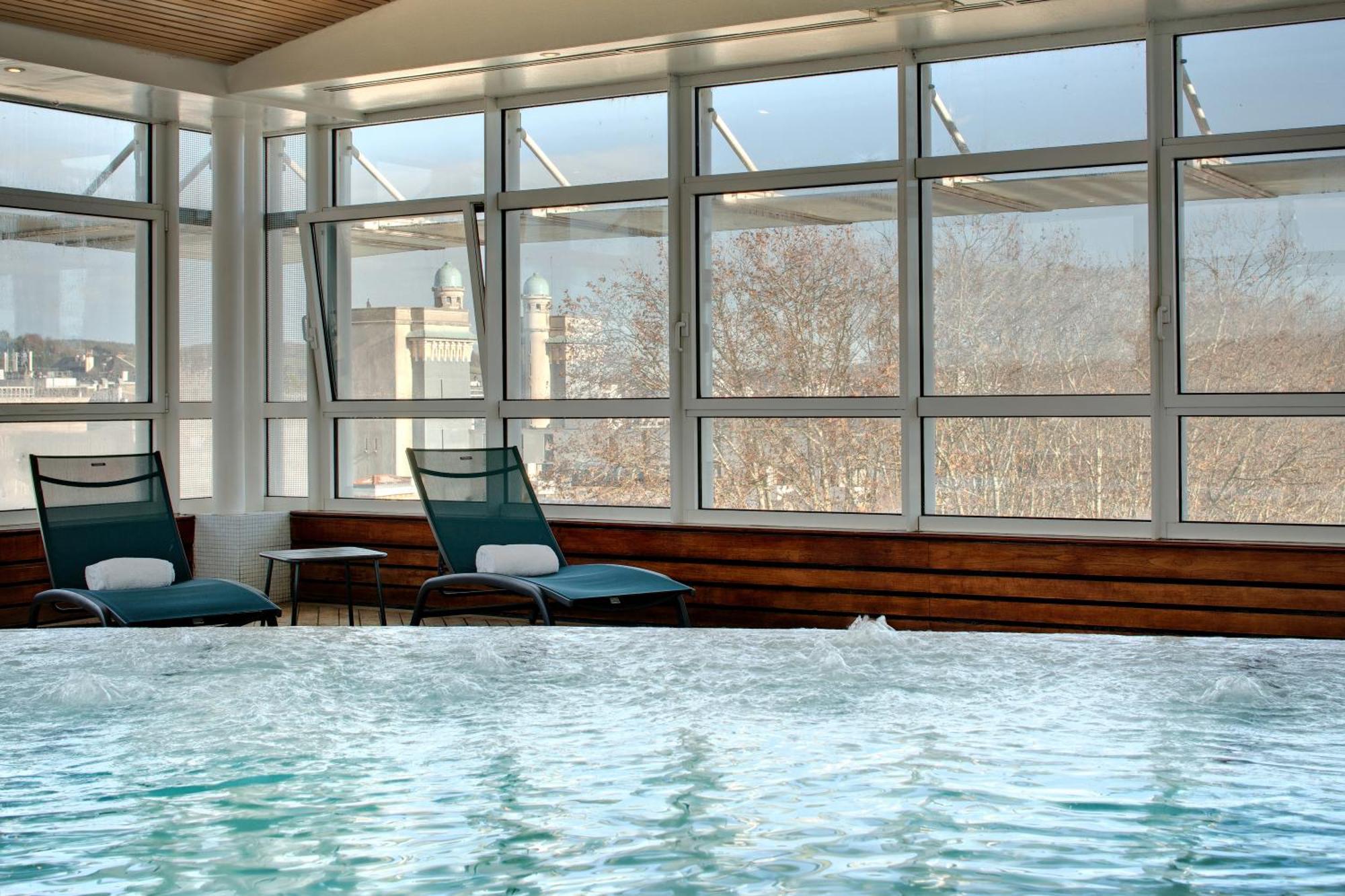 Celestins Spa Thermal & Hotel By Vy Resort Vichy Ngoại thất bức ảnh The pool at the Westin