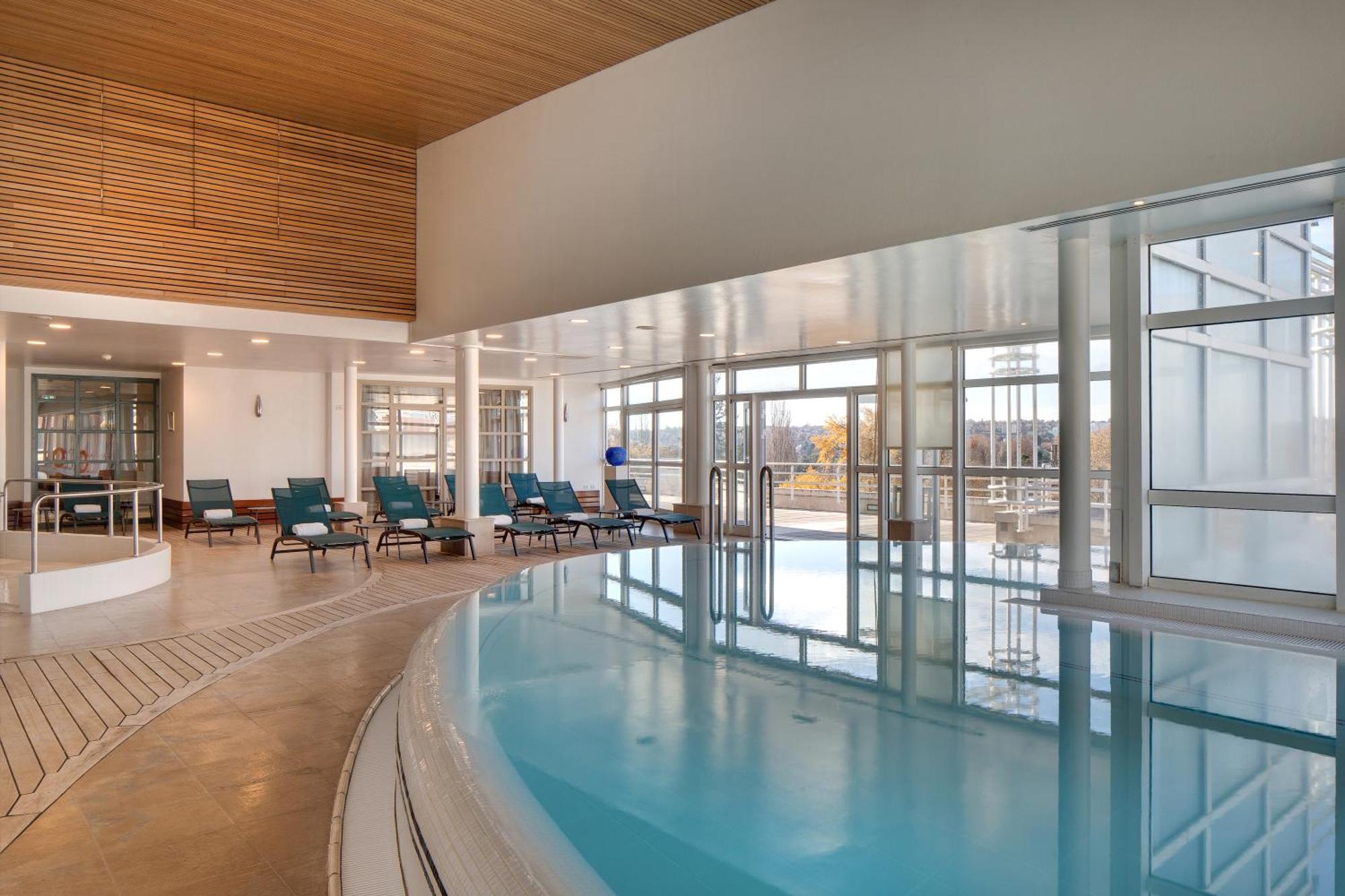 Celestins Spa Thermal & Hotel By Vy Resort Vichy Ngoại thất bức ảnh The pool at the Hotel