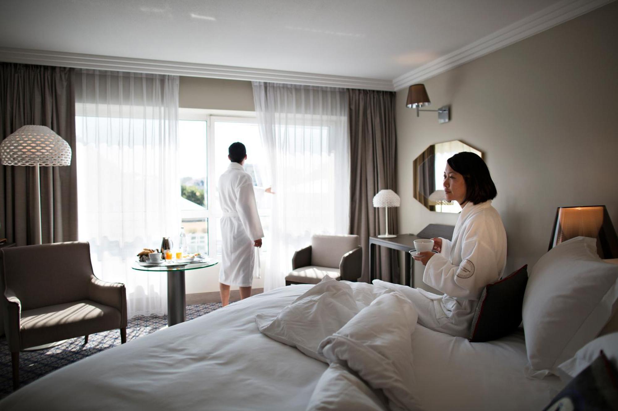 Celestins Spa Thermal & Hotel By Vy Resort Vichy Ngoại thất bức ảnh A guest room at the hotel