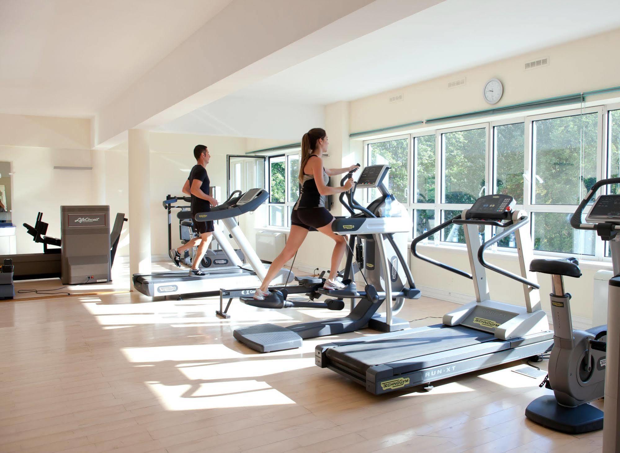 Celestins Spa Thermal & Hotel By Vy Resort Vichy Ngoại thất bức ảnh A gym in a hotel
