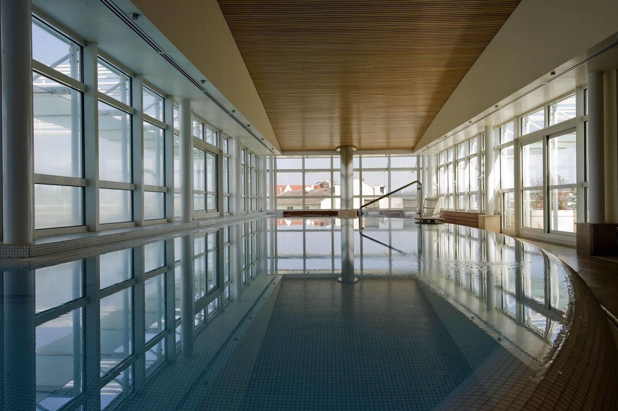 Celestins Spa Thermal & Hotel By Vy Resort Vichy Ngoại thất bức ảnh Interior of the building